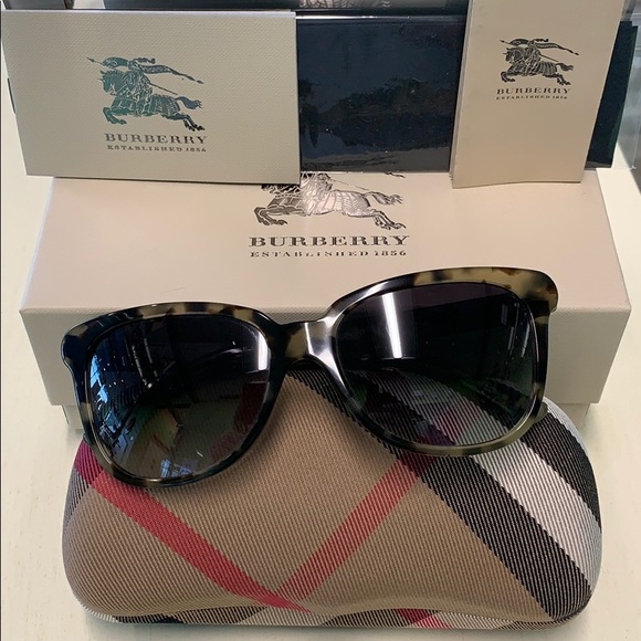 Authentic Burberry Sunglasses - Picture 1 of 4